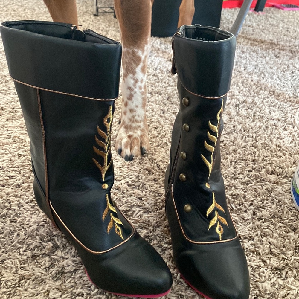 Girls Anna frozen dress up boots.